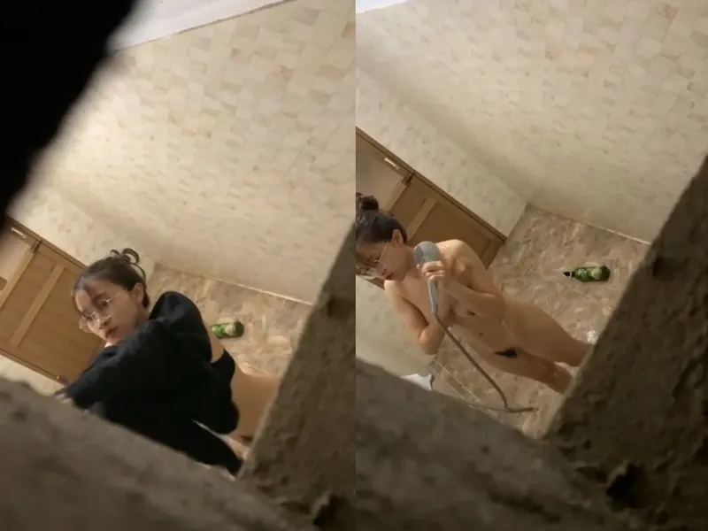 Quay lén cô bạn gái vú ngon tắm, khe lỗ lồn chảy nước ròng ròng